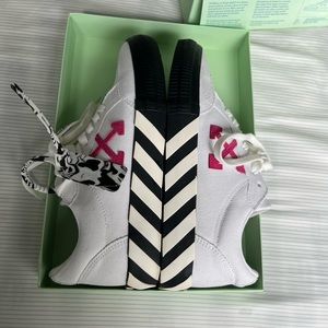 Off-White Sneakers